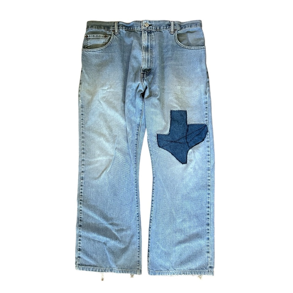 Levi’s 517 Men’s Red Tab Bootcut Jeans. Size 40x30 fits like a 36